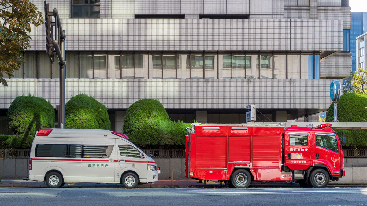 東京消防庁の救急車と消防車